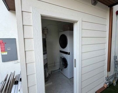 19037 Keswick Street - Photo Thumbnail 3