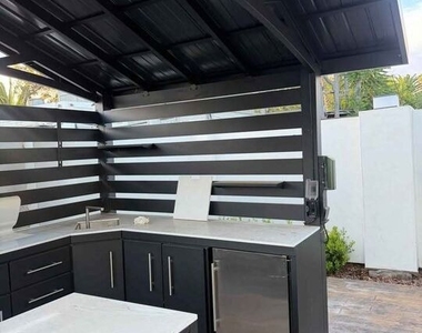 19037 Keswick Street - Photo Thumbnail 5