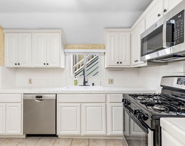 129 Ocean Park Boulevard - Photo Thumbnail 12