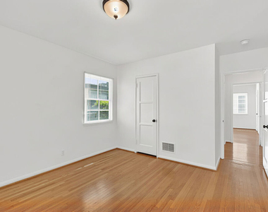 1474 1/2 Reeves Street - Photo Thumbnail 10