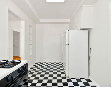 1474 1/2 Reeves Street - Photo Thumbnail 7
