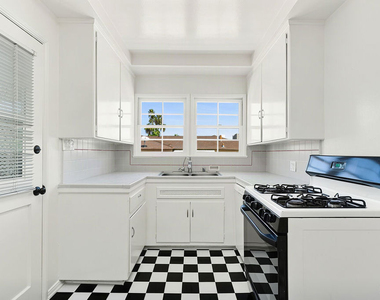 1474 1/2 Reeves Street - Photo Thumbnail 6