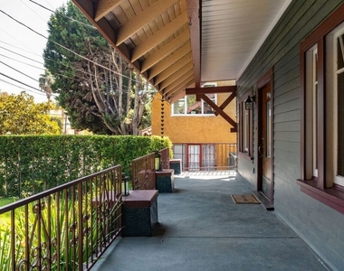 811 N Occidental Boulevard - Photo Thumbnail 4