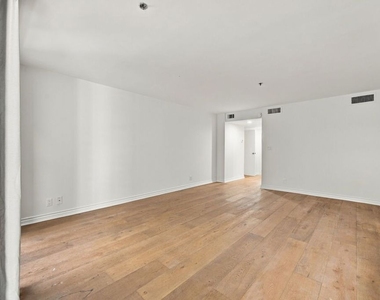 10660 Wilshire Boulevard - Photo Thumbnail 21