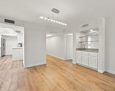 10660 Wilshire Boulevard - Photo Thumbnail 13