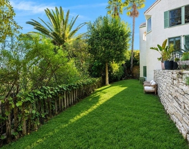 1750 N Fairfax Avenue - Photo Thumbnail 22
