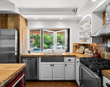 16582 Calneva Drive - Photo Thumbnail 11