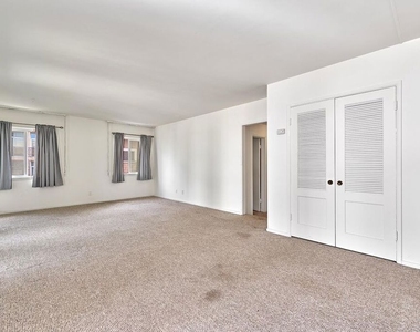 1016 1/2 S Oxford Avenue - Photo Thumbnail 1