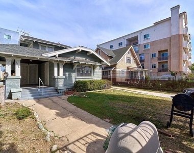 1016 1/2 S Oxford Avenue - Photo Thumbnail 11