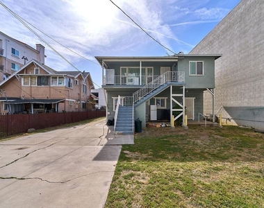 1016 1/2 S Oxford Avenue - Photo Thumbnail 10