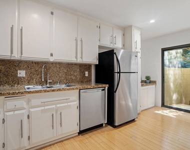 11959 Dorothy Street - Photo Thumbnail 8
