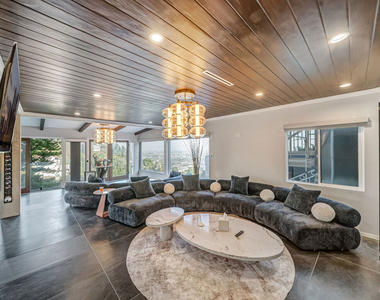 8874 Evanview Drive - Photo Thumbnail 6