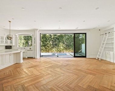 832 N Orange Grove Avenue - Photo Thumbnail 14