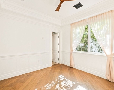 832 N Orange Grove Avenue - Photo Thumbnail 23