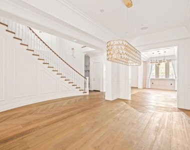 832 N Orange Grove Avenue - Photo Thumbnail 3