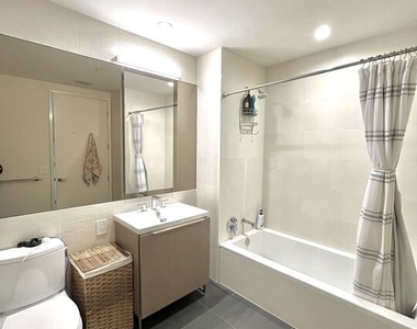 889 Francisco Street - Photo Thumbnail 10