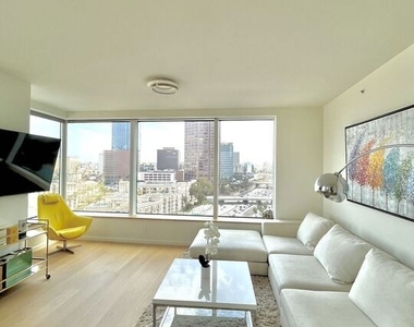 889 Francisco Street - Photo Thumbnail 3