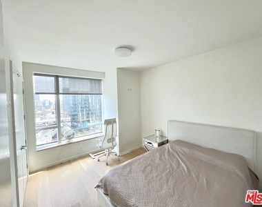889 Francisco Street - Photo Thumbnail 8