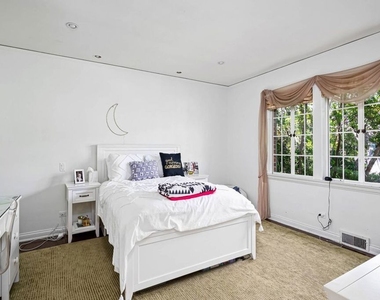 511 N Bristol Avenue - Photo Thumbnail 19