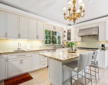 511 N Bristol Avenue - Photo Thumbnail 10