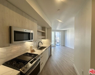 250 E Broadway - Photo Thumbnail 5