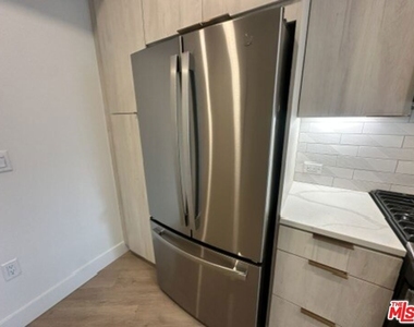 250 E Broadway - Photo Thumbnail 9
