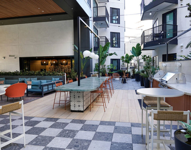 250 E Broadway - Photo Thumbnail 26