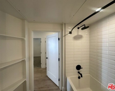 250 E Broadway - Photo Thumbnail 16