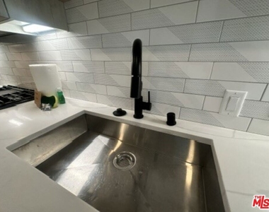 250 E Broadway - Photo Thumbnail 10