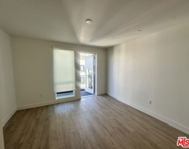 250 E Broadway - Photo Thumbnail 3