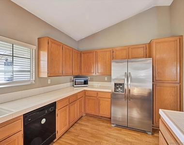 4341 Arbor Cove - Photo Thumbnail 8