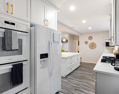 7375 Eads Ave. - Photo Thumbnail 15