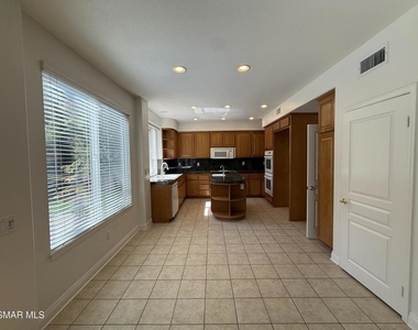 1596 Blue Canyon Street - Photo Thumbnail 4