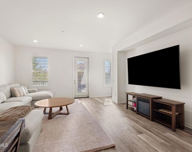 391 Townsite Promenade - Photo Thumbnail 6