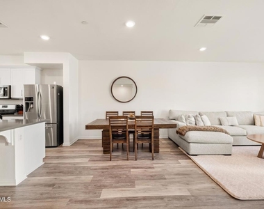391 Townsite Promenade - Photo Thumbnail 4