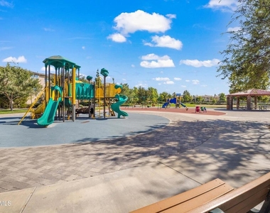 391 Townsite Promenade - Photo Thumbnail 27