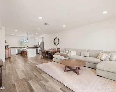 391 Townsite Promenade - Photo Thumbnail 9