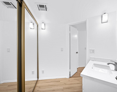 5300 E Waverly Drive - Photo Thumbnail 8
