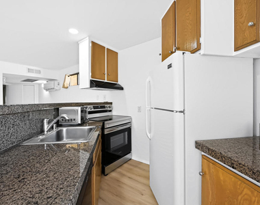 5300 E Waverly Drive - Photo Thumbnail 4