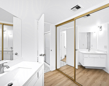 5300 E Waverly Drive - Photo Thumbnail 9