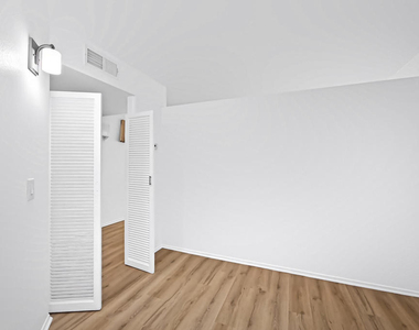 5300 E Waverly Drive - Photo Thumbnail 5