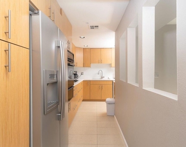 943 Village Square S - Photo Thumbnail 16