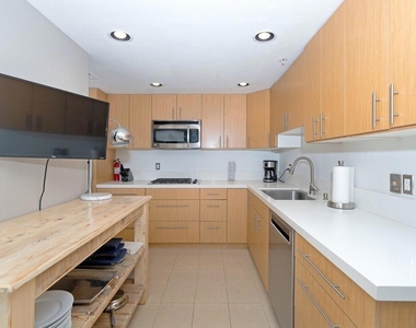 943 Village Square S - Photo Thumbnail 17