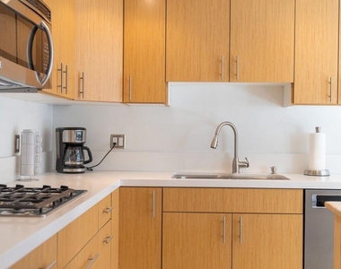 943 Village Square S - Photo Thumbnail 15