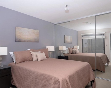 943 Village Square S - Photo Thumbnail 11