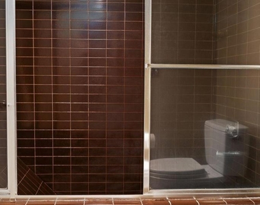 943 Village Square S - Photo Thumbnail 5