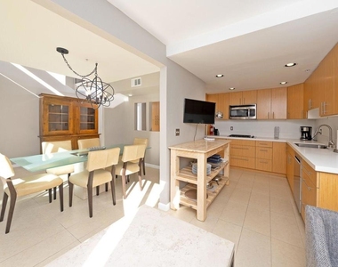 943 Village Square S - Photo Thumbnail 18