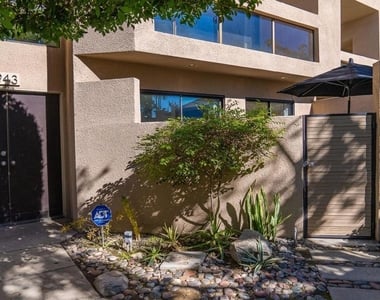 943 Village Square S - Photo Thumbnail 20