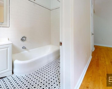 West 10th Street - Photo Thumbnail 3