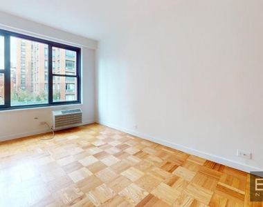 Fourth Avenue - Photo Thumbnail 7